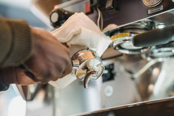 Vệ sinh dụng cụ pha chế