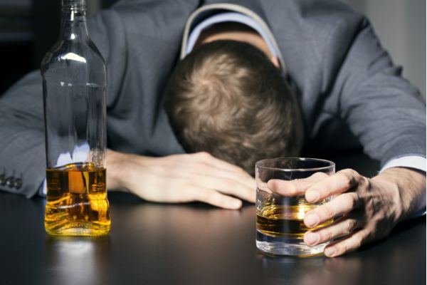 Phân loại tình trạng dùng rượu theo thang sàng lọc và hệ quả