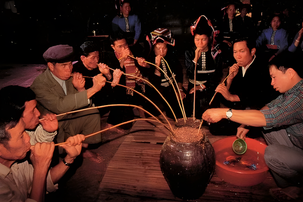 Rượu cần Tây Nguyên
