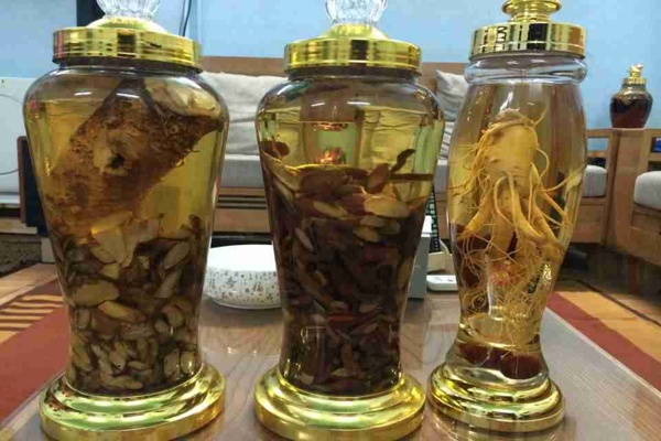 Các loại thảo mộc ngâm cùng tơm trơng