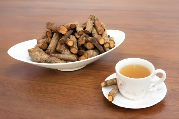 Sắc nước uống từ cây tơm trơng
