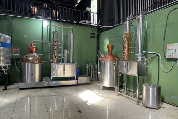 rượu mạnh chưng cất là gì