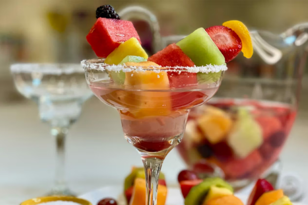 Rượu có hương vị nhẹ phù hợp với cocktail trái cây