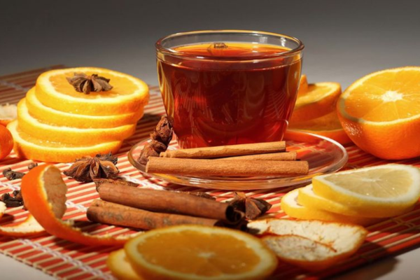 Một số loại trà thường được sử dụng nhờ cảm giác ấm bụng và dễ chịu mà chúng mang lại