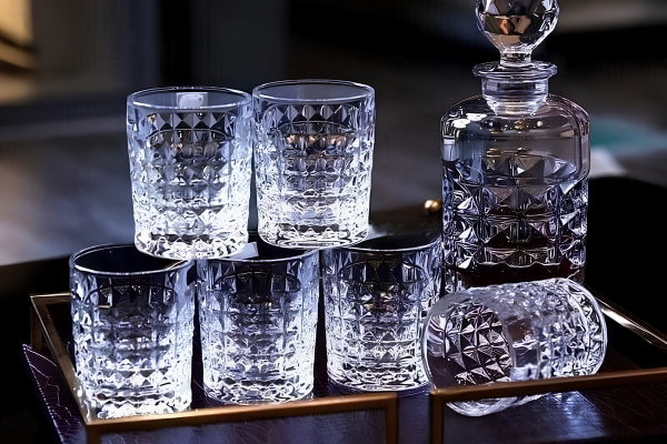 Một trong những loại ly phổ biến nhất là tumbler