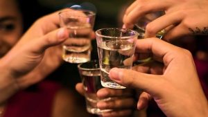 Cách mời rượu khách đúng phép lịch sự
