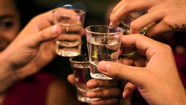 Cách mời rượu khách đúng phép lịch sự
